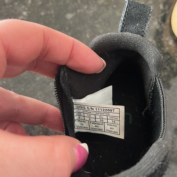 Gently used Ugg boots - Picture 5 of 6